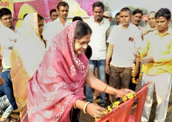 भैसबोड़ में जनपद अध्यक्ष ने किया अमृत सरोवर का भूमिपूजन