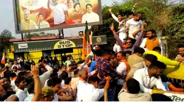 मंत्री बंगला घेरने निकले भाजपा कार्यकर्ता को पुलिस ने रोका...