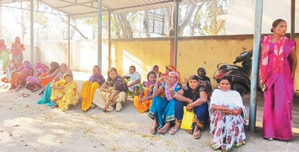 मनरेगा कार्यों में बायंग के सचिव-सरपंच पर मनमानी का आरोप