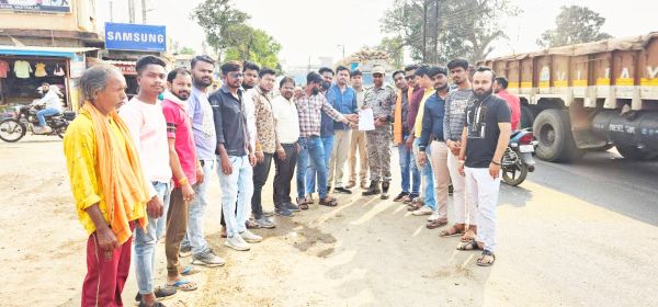 भाजयुमो के कार्यकर्ताओं ने गृह मंत्री का पुतला फूंका
