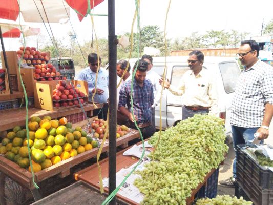 दर्जनभर ठेला-खोमचा वालों से 2 किलो पॉलीथिन जब्त, 15 सौ जुर्माना