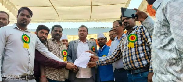 एक हजार शिक्षकों ने निकाली न्याय पदयात्रा, सीएम के नाम सौंपा मांग पत्र