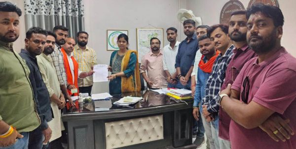 भाजयुमो ने शासकीय शराब की दुकानों में मिलावटखोरी की शिकायत कलेक्टर से