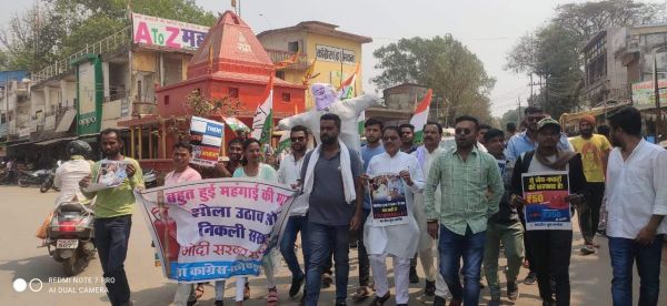 पीएम का पुतला फूंका