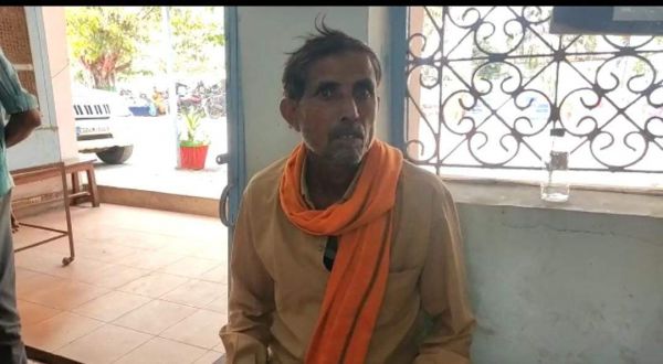 चरित्र संदेह, पत्नी की टंगिया मारकर हत्या, गिरफ्तार