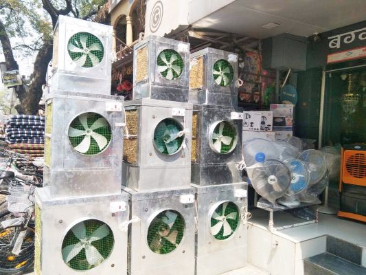 कूलर-एसी का बाजार सजा, पारंपरिक  मटके और गमछा-टोपी की खरीदी बढ़ी