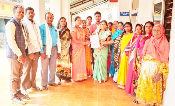 जनपद अध्यक्ष से आदिवासी ध्रुव गोंड समाज के सामाजिकजनों ने मुलाकात की