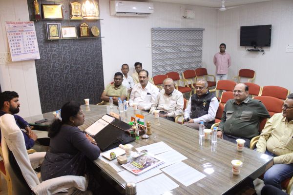 रोड के दोनों ओर विद्युत सौंदर्यीकरण  महापौर ने उद्योगपतियों की बैठक लेकर की चर्चा