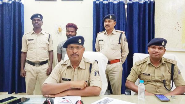 बिना जीपीएस और फास्टेग वाली हाईवा लेकर ड्राइवर फरार 