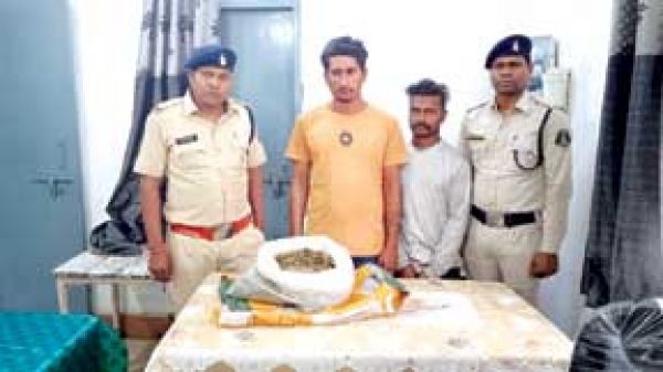 ढाई किलो गांजा के साथ 2 गिरफ्तार