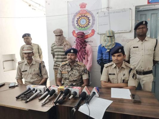 लूट-हत्या के 3 आरोपी गिरफ्तार, 2 फरार