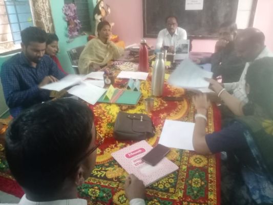 रायपुर की टीम ने किया स्कूली बच्चों का सभी विषयों का स्तर आंकलन