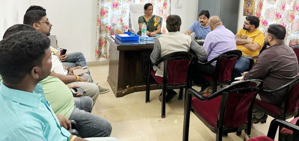 आवास निर्माण में आ रही दिक्कतों का  किया समाधान