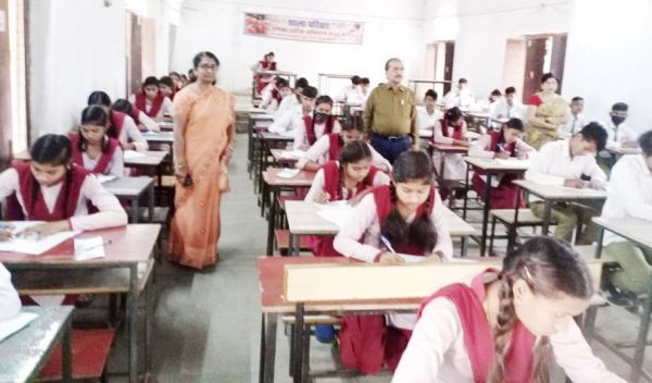 12वीं के अंग्रेजी पेपर में 226 परीक्षार्थी नहीं बैठे