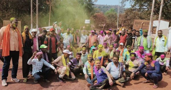 प्रबंधन व यूनियन के बीच सकारात्मक पहल के बाद ठेका मजदूर काम पर लौटे