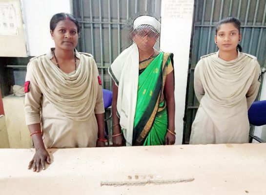 ताला तोडक़र चोरी करने वाली महिला पकड़ाई
