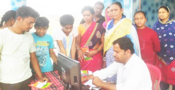 आयुष्मान कार्ड बनवाने उमड़ी भीड़