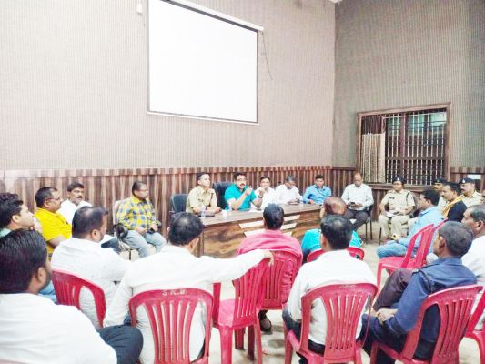 शांति के लिए अफसरों ने ली समिति की बैठक