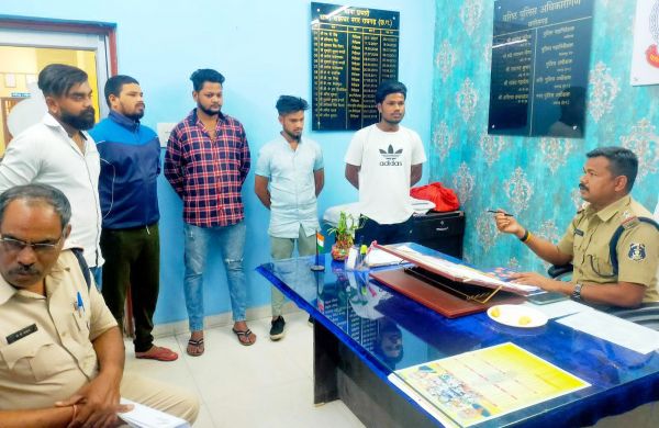 होली से पहले बदमाशों की सघन जांच