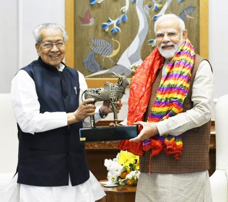 प्रधानमंत्री  मोदी से राज्यपाल हरिचंदन ने की मुलाकात