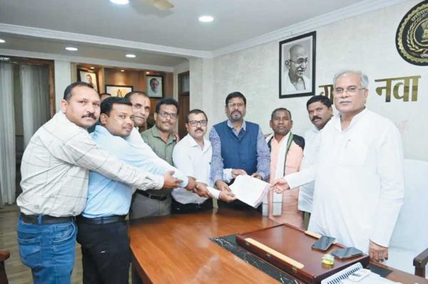 ओपीएस-एनपीएस पर सीएम से मिला संयुक्त शिक्षक संघ