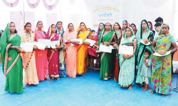 अंतरराष्ट्रीय महिला दिवस एवं माता उन्मुखीकरण पर बेस्ट माता का सम्मान