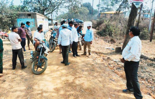 जल संसाधन विभाग व ग्रामीणों की लड़ाई में फंसा ठेकेदार 