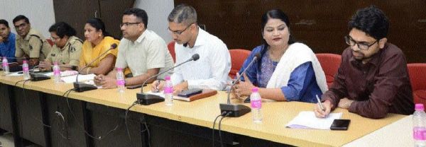 आपसी सामंजस्य, समन्वय के साथ पर्व को उमंग उत्साह के साथ मनाएं-कलेक्टर