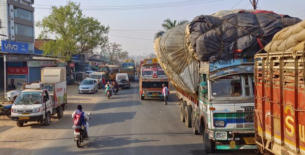 केशकाल घाट में जाम, खाने-पीने व शौचालय की व्यवस्था नहीं,  यात्री परेशान