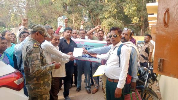 आश्वासन नहीं समाधान आंदोलन का आगाज, फेडरेशन ने सौंपा ज्ञापन