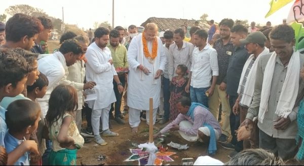  पानी टंकी निर्माण का विधायक अमितेश ने किया भूमिपूजन  