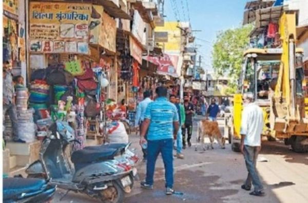 प्रमुख बाजारों में अतिक्रमण, पालिका अमला ने संभाला मोर्चा, जेसीबी के साथ पहुंचे सीएमओ