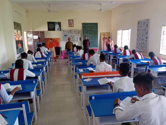 10वीं की अंग्रेजी परीक्षा, 310 विद्यार्थी रहे अनुपस्थित