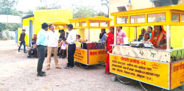 कलेक्टर ने पंचायत कैफे व चौपाटी का किया निरीक्षण