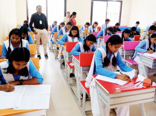 परीक्षा केन्द्रों का निरीक्षण, 354 अनुपस्थित