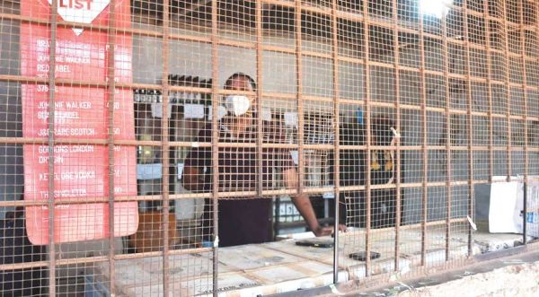 शराब की डिमांड बढ़ी, ब्लैक मार्केटिंग भी 9 पकड़ाए