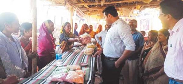 गौठान एवं रीपा के कार्यों का जायजा लेने कड़ार पहुँचे कलेक्टर