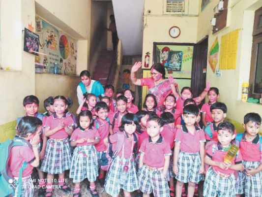 कृष्णा किंडरगार्टन स्कूल में होली धूमधाम से मनी