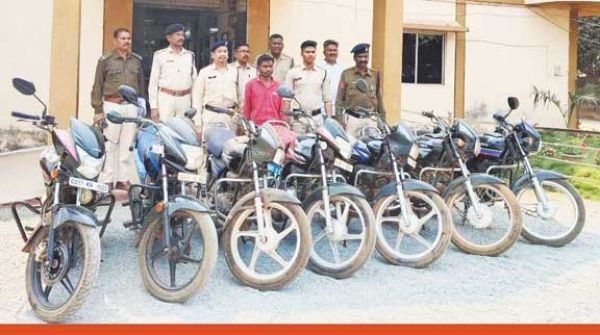 बाइक चोरी का आरोपी पकड़ाया, 7 गाड़ी बरामद