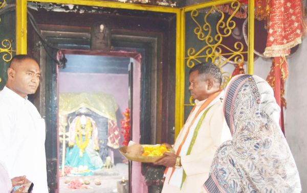 लखमा ने फागुन मेले में की शिरकत, देवी-देवताओं की पूजा