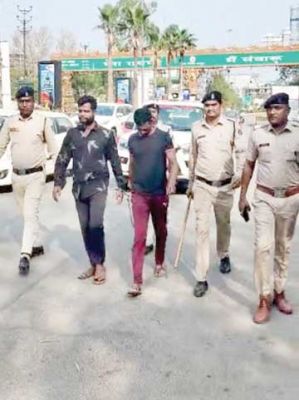 रंग खेलते समय धक्का लगने के विवाद में जानलेवा हमला, आरोपी पकड़ाए,पैदल कोर्ट ले गई पुलिस