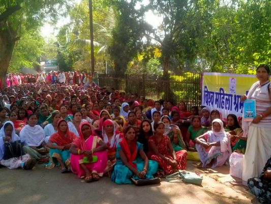 मध्यान्ह भोजन रसोईयों ने लंबित मांगों को लेकर की आवाज बुलंद, सीएम के नाम सौंपा ज्ञापन