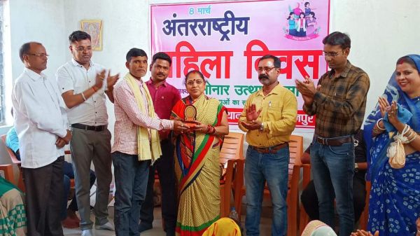 सोनार उत्थान समाज ने महिलाओं को किया सम्मानित