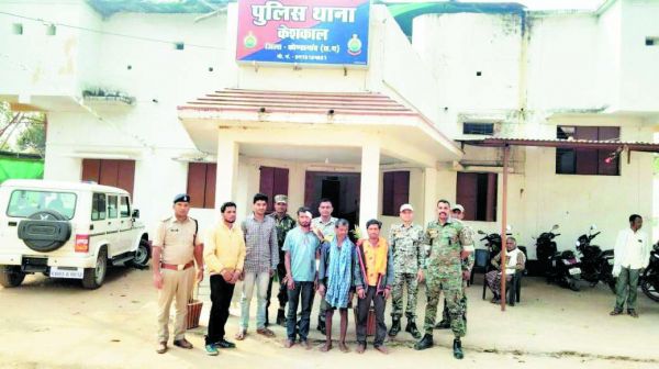 आधी रात को 12 बंडल छड़ चोरी, चौकीदार समेत 5 पकड़ाए