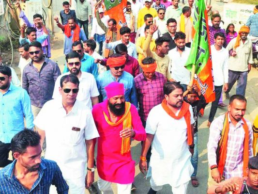 विधायक कार्यालय का घेराव करने  निकले भाजपाइयों को पुलिस ने रोका