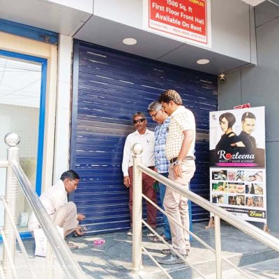 नजूल अमला ने दो दुकानें की सील