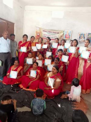 टेडी बियर बनाने 3 माह का प्रशिक्षण समाप्त प्रतिभागियों को बांटे गए प्रमाण पत्र