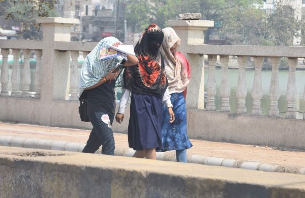 गर्मी बढ़ रही, प्रायमरी मिडिल की परीक्षाएं कब से फैसला नहीं?