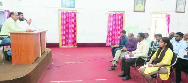 ढीली वसूली पर कर्मचारी होंगे निलंबित