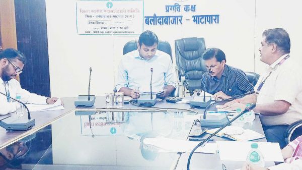 अजा-जजा युवाओं को ऋण देने में ढिलाई पर बैंक अफसरों को फटकार